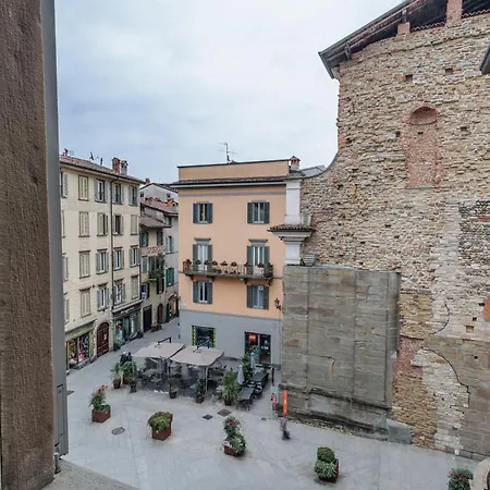 Guesthost - La Piazzetta 公寓 *